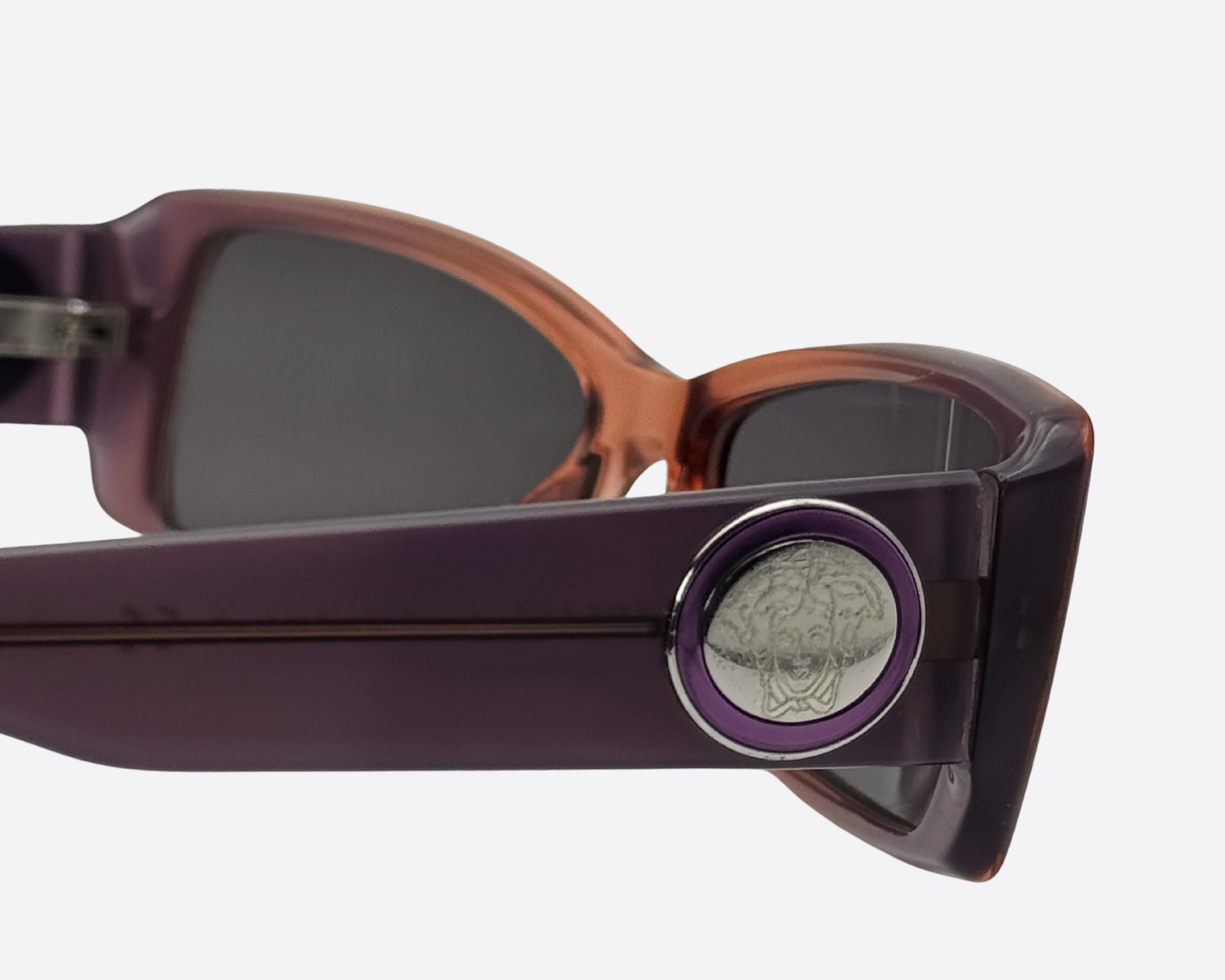 Versace 3117 – Early 2000s Shield-Inspired Minimalism | Italy