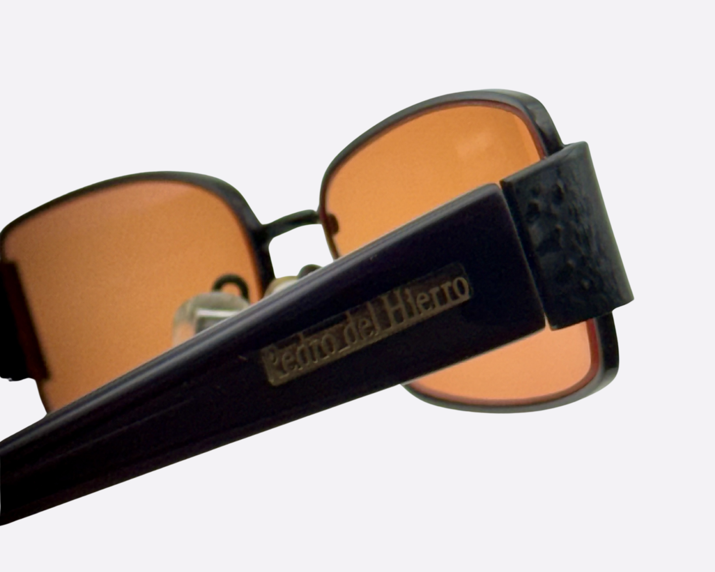 Pedro del Hierro PH67138 – Negro Minimalista | Lujo Español
