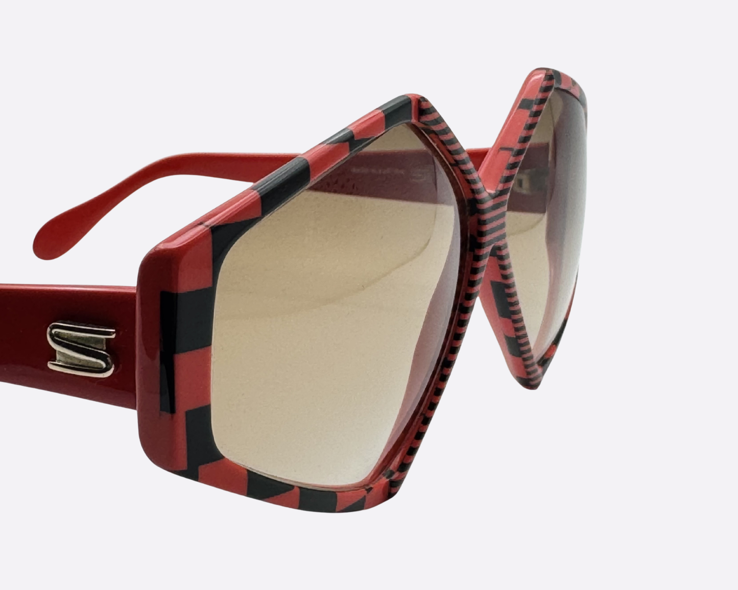 Silhouette M3039/20 – Red Checkerboard Geometric | Made in Austria