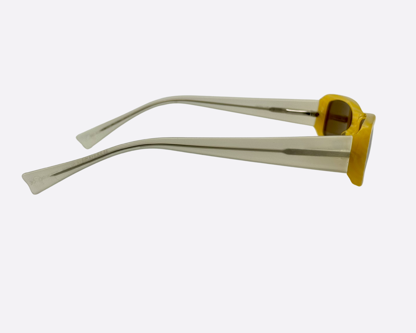 Mandarina Duck MD40213 – Amarillo y Blanco Minimalista | Años 90