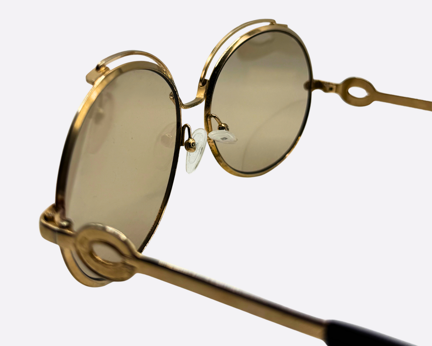 Silhouette – Oversized Gold Metal | 70s Vintage