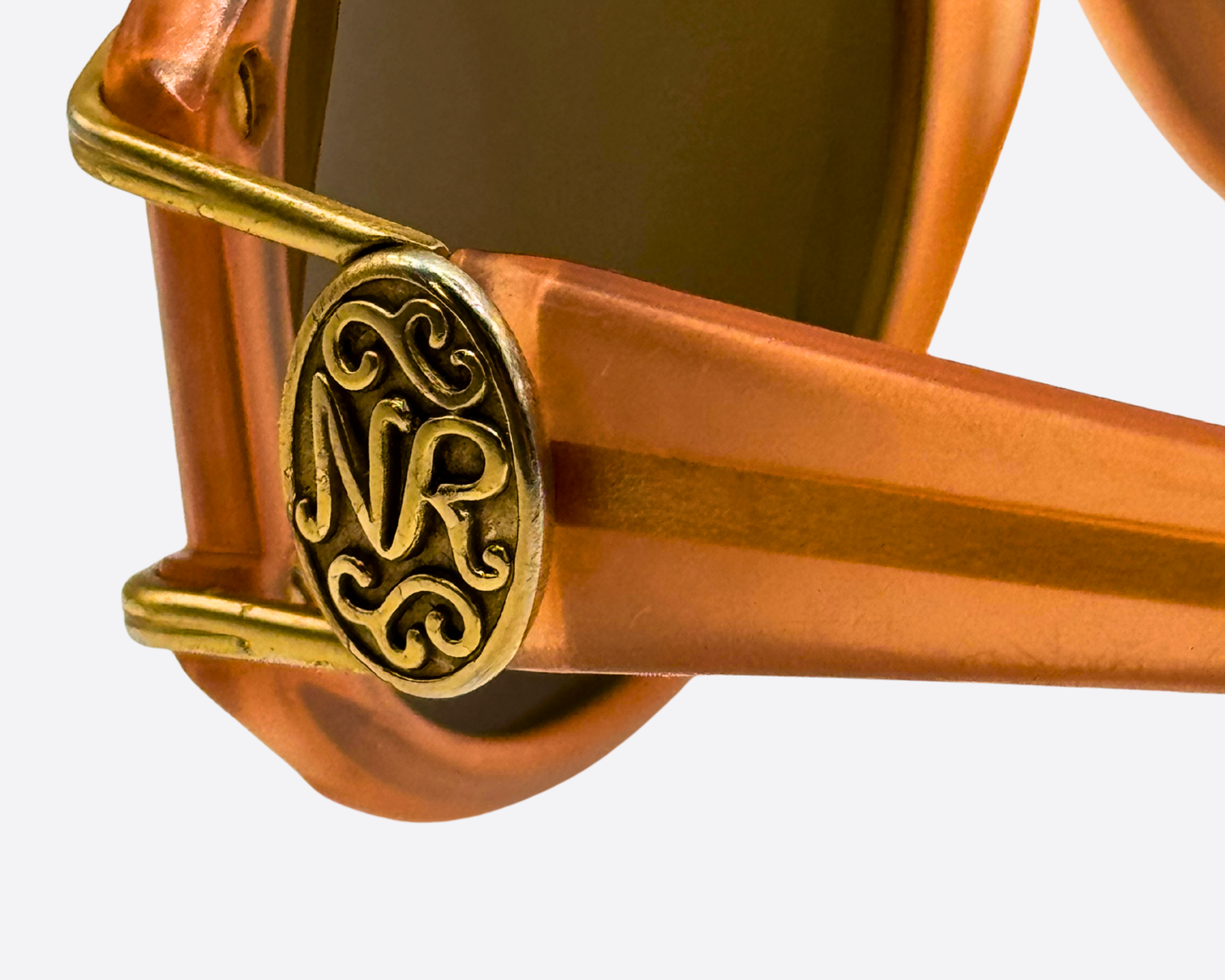 Nina Ricci 2446 – Peach oval tone | 80s french vintage