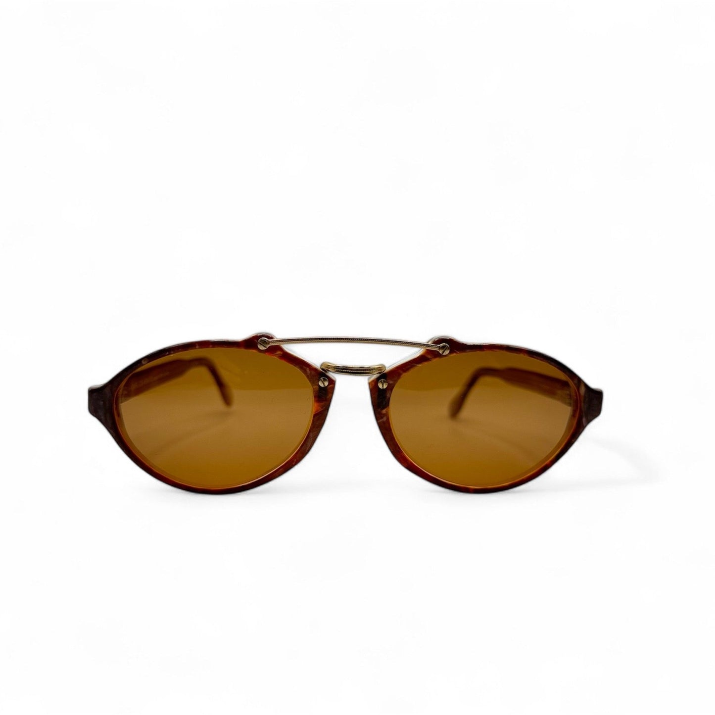 Front view of KINTO sunglasses featuring original frames made in Belgium, known for their exceptional comfort and ergonomic design. In excellent, unworn condition, the frames are fitted with brand-new brown UV400 lenses, offering both style and superior sun protection.