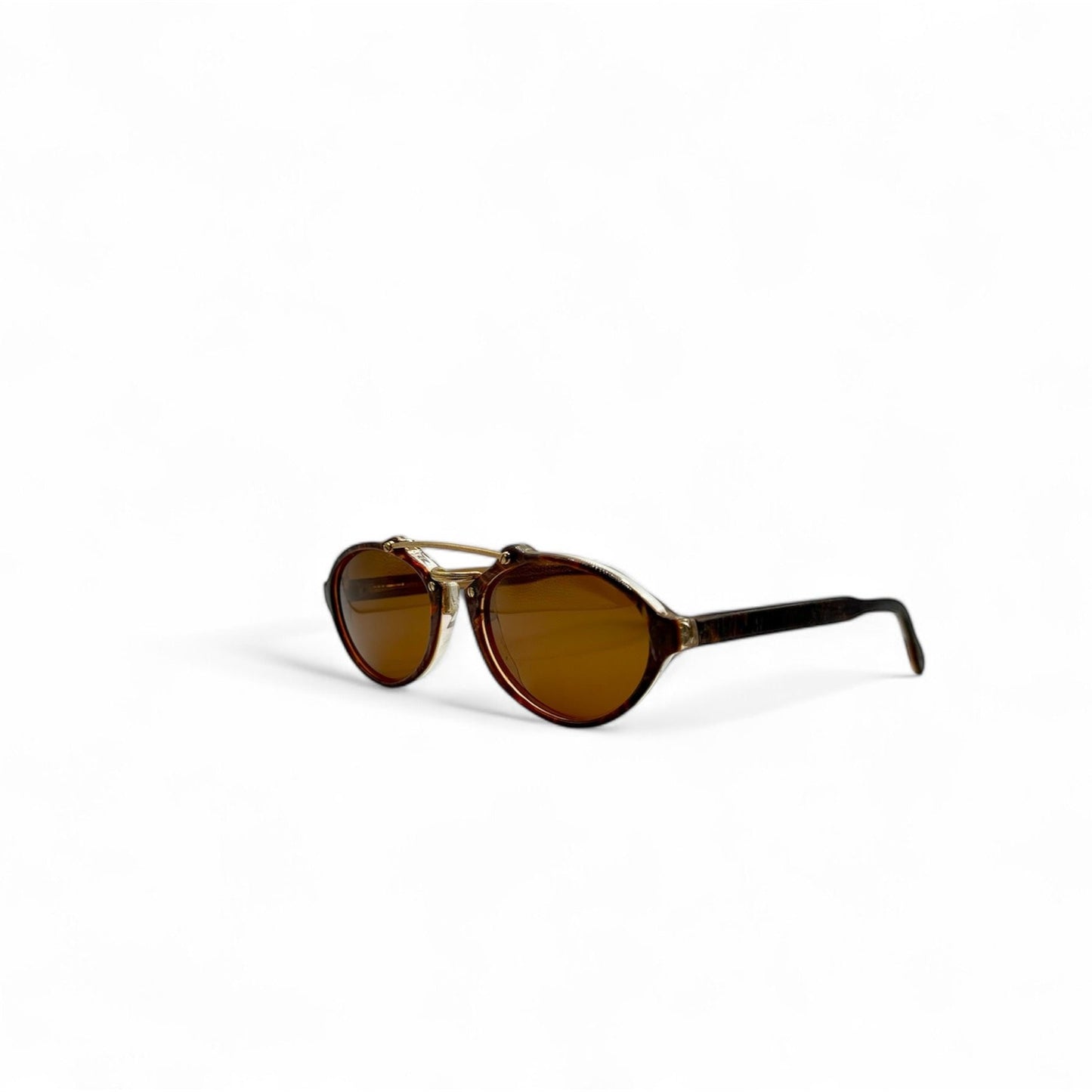 Side view of KINTO sunglasses featuring original frames made in Belgium, known for their exceptional comfort and ergonomic design. In excellent, unworn condition, the frames are fitted with brand-new brown UV400 lenses, showcasing both style and superior sun protection from a side angle.