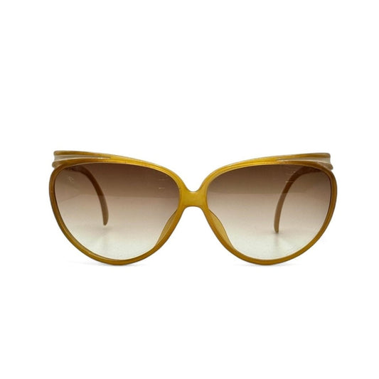 Front view of Viennaline vintage oversized cat-eye sunglasses from the 70s, made in Germany. Featuring stunning frames with brown fading UV400 lenses, blending retro charm with modern sun protection.